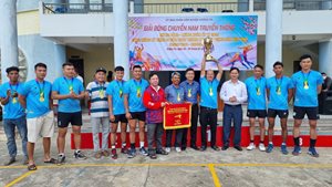 Thị trấn Phú Túc dành chức vô địch giải bóng chuyền truyền thống Mừ...