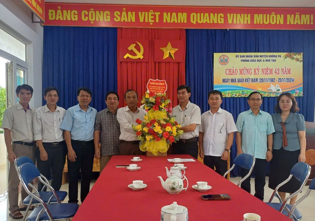 HU-tham-chuc-mung-PGDDT.jpg