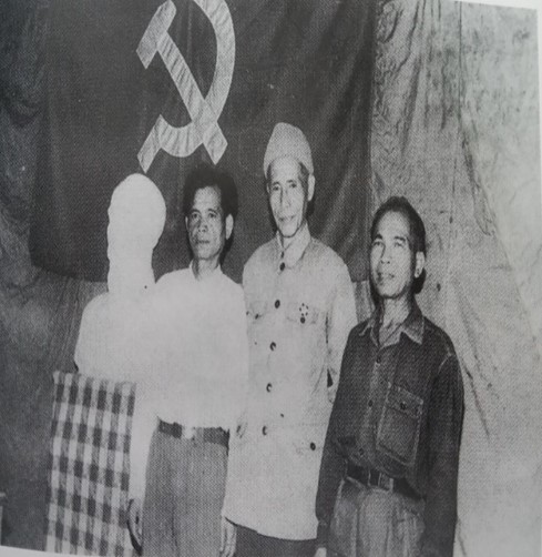 Chi-bo-đang-đau-tien.jpg