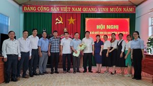 Đảng ủy thị trấn Phú Túc tổ chức hội nghị công bố quyết định của Ba...