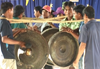 Gìn giữ văn hóa cồng chiêng trong thanh thiếu niên ở xã Phú Cần