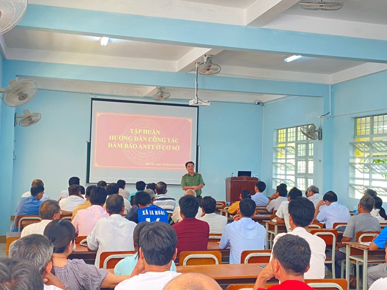Huyện Krông Pa: tổ chức bồi dưỡng lý luận chính trị và tập huấn nghiệp vụ cho cán bộ Mặt trận Tổ quốc ở cơ sở