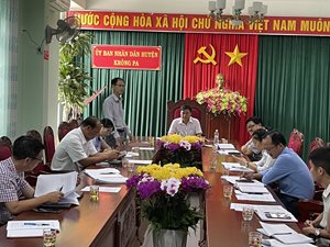 Đoàn giám sát của Hội đồng nhân dân huyện Krông Pa Giám sát UBND hu...
